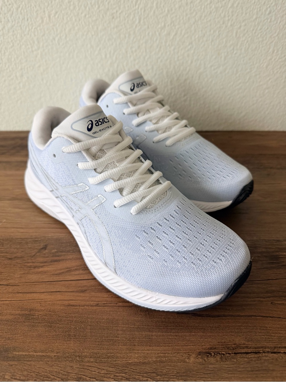 Asics Gel Excite 9 Womens in White Pastel Blue (Size: 7.5) NEW/UNWORN!